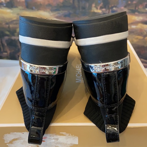 Michael Kors Skyler Bootie - Picture 9 of 14